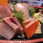 Shabushabu to Seafood Robata Kaba Unnan Ten - 刺身