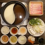 Shabu Yo Sobudai Ten - 三元豚バラ食べ放題(昼)¥1199 追加だし ¥100 ドリンクバー(クーポン)¥199