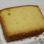 松月堂 - ブランデーケーキカットです。