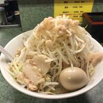 Ramen Jiro Shinjuku Kotakibashi Dori Ten - 豚入りラーメン