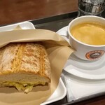 Saint Marc Cafe Ebina Binauoku Ten - 「熱々ホットサンドモーニング　スモークチキンとタマゴサラダ」とブレンドコーヒーSホット