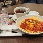 CAFE de CRIE Papiosu Akashi Ten - ベーコンとナスのトマトソーススパゲッティとダージリンティー