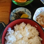 海食処 笑門家 - ご飯、漬物、デザート