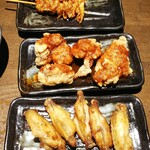 Taishu Izakaya Toriichizu Machida Chuo Dori Ten - 「秘伝かわ串赤(レッド)￥90✕2本、鶏の唐揚げ赤（レッド）4個￥280、チキンボーン￥59✕5本」