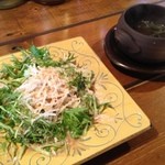 シーサー食堂 - 水菜たっぷりのサラダ