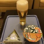 KAL Lounge Kansai Kuko - ビール2杯め＆アテ♪