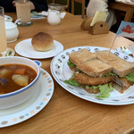 Cafe Mugiwara Boshi - 