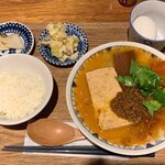 Gochiton Yoyogi Hon Ten - キーマカレー豚汁定食