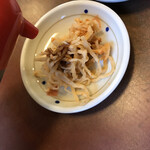 Shochan Udon Ano O Ten - 大根？のぬか漬けに醤油を垂らし