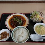 華々 - ニラレバ定食