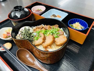 Oshokuji Dokoro Hatcho - もち豚の角煮重御膳