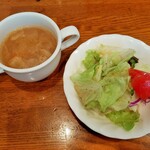 Utage - お野菜たっぷりのスープ・ペイザンヌ、皮が丁寧にむかれたトマト入りのサラダ