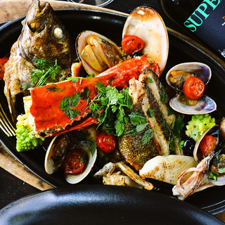 Fish and Meat Dishes dishes made with the best ingredients and a lively atmosphere that will whet your appetite.