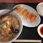 Taiwanese Umai - 五目ラーメンと餃子、ライスのセット