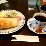 Louvre - たまごホットサンドのモーニングBセット 税込390円+150円