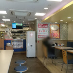 松屋 - セルフサービスの店内