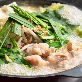 Also available for lunch ≪Most popular≫ Hakata specialty Motsu-nabe (Offal hotpot)! Daily set meals also available