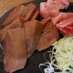 Motsu-ya Onishi Shinjuku Sanchome Ten - 白レバー焼き、タン元焼き