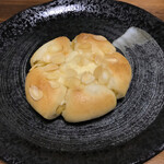 hiyori bakery Nanichi No Sawacho Honten - 焼きいもチーズパン(230円)