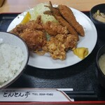 Tonton Tei - 唐揚げとアジフライ定食　900円(込)　ご飯少なめで注文