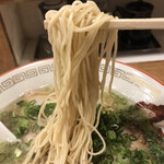 Hakata Ramen Debu Chan Takadanobaba Honten - 麺のアップ