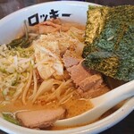 Rocky Chuo Ten - とんこつラーメン 800円(税込)