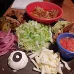 LAS DOS CARAS MODERN MEXICANO Y TACOS - 