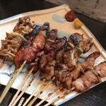 元祖焼き鳥 両国や - 料理写真:豚ホルモン串焼き