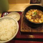 Mabo Senmon Ten Chin San - 定食全景