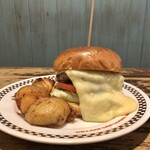 Village Vanguard DINER Shitakitazawa - ＊ラクレットフォールズチーズバーガー　1390円(税抜き)
                        ＊ポテト、ドリンクセット　300円