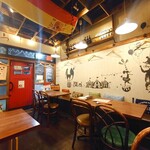 Akabane Spain Bar Circo - 壁画の可愛い店内