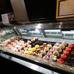 Patisserie FLOUR Takeuchi Kaido Karusato Ten - 