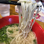 長浜ラーメン博多屋 - 麺リフト。