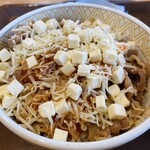 Sukiya Nihyakukyuro Sakasakai Ten - クリームチーズアラビアータ牛丼