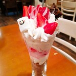 Oeuf Cafe Izumi Kannonji Ten - クッキークリームソフトとストロベリーのロングパフェ