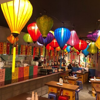 The colorful interior has a homely atmosphere♪