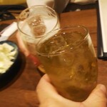 Kokura Yakitori Gill&co - 手前わたし 緑茶割り   奥の飲み彼女さん 塩梅酒ソーダ割