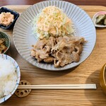 ご飯屋 おもち - 生姜焼き定食。そこらの生姜焼きとは一味違う。