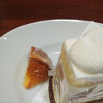 Patisserie Kugura Pan Joinasuterasu Futamatagawa Ten - おまけのレモンケーキ。今日こそ買って帰ろうかと思うけど、混んでたから、またにした