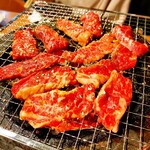 ホルモン焼肉 ぶち - 中落ちカルビにハラミ