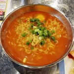 Koreanstyle Soju Wonsha - 辛いラーメン。麺はどう見てもインスタント(^_^;)