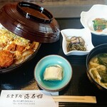 海石榴 - かつ丼。和風な味付けでイケてました。