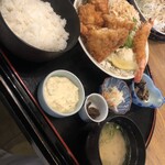 ビッグウィング 一休 - お気に入りのミックスフライ定食