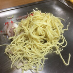 ふくい - 先づはイカと麺を焼きます。