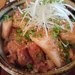 Hanabusa - ネタがたっぷり乗ったごま漬け丼