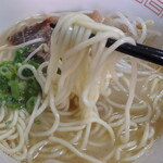 お食事処 金平 - 丸い断面の細麺