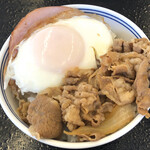 Yoshinoya Ni Hachiroku Go Sen Nishitaga Ten - ハムエッグと牛肉をご飯にのっけます。