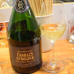 Stand Shan Shoku Osaka Kitashinchi Champagne & Gyoza Bar - 