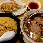 Taiwanese Mimi Chen - 台湾チャーシュー麺 小 (440円税込)、ニンニクチャーハン(630円税込)、焼き餃子(380円税込)