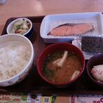 Sukiya Kochi Honmachi Ten - 「宿泊先の朝食廃止の為､早朝利用『鮭朝食￥３９０＋のり￥３０』安っ＼(^o^)／   ごはんミニは￥３０引らしい(^o^)」令和二年 コロナ狂騒の候